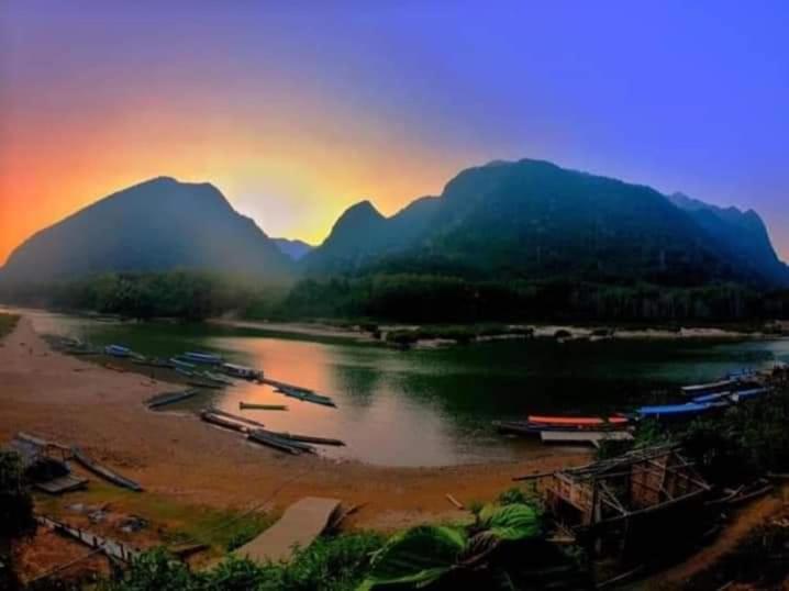 Lattanavongsa Guesthouse And Bungalows Muang Ngoi エクステリア 写真