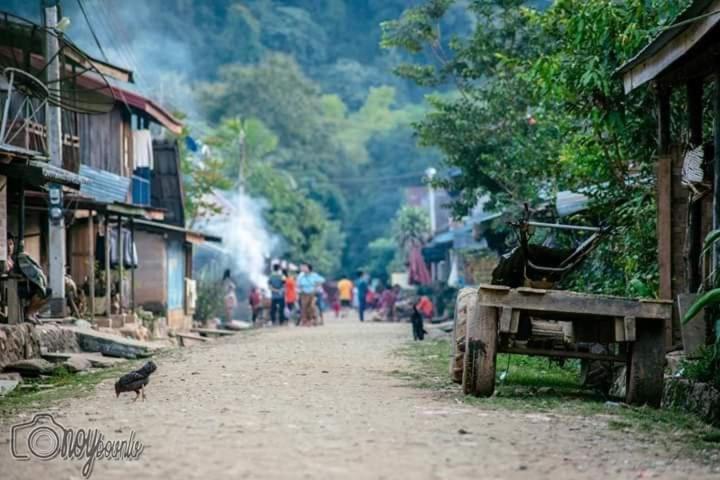 Lattanavongsa Guesthouse And Bungalows Muang Ngoi エクステリア 写真