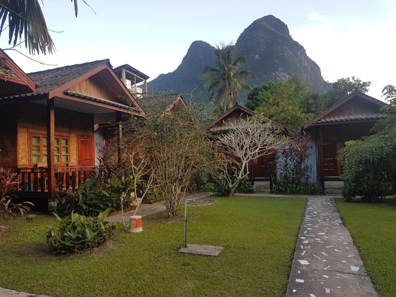 Lattanavongsa Guesthouse And Bungalows Muang Ngoi エクステリア 写真