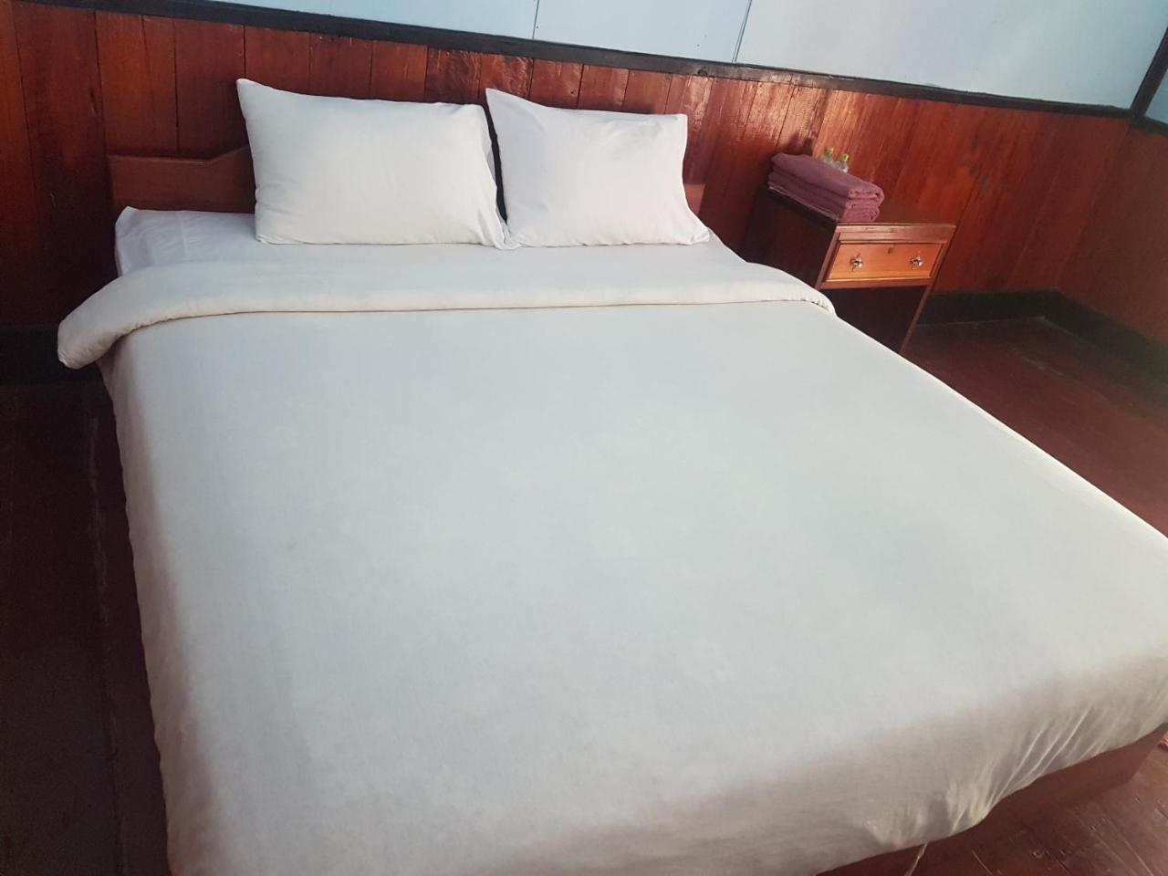 Lattanavongsa Guesthouse And Bungalows Muang Ngoi エクステリア 写真