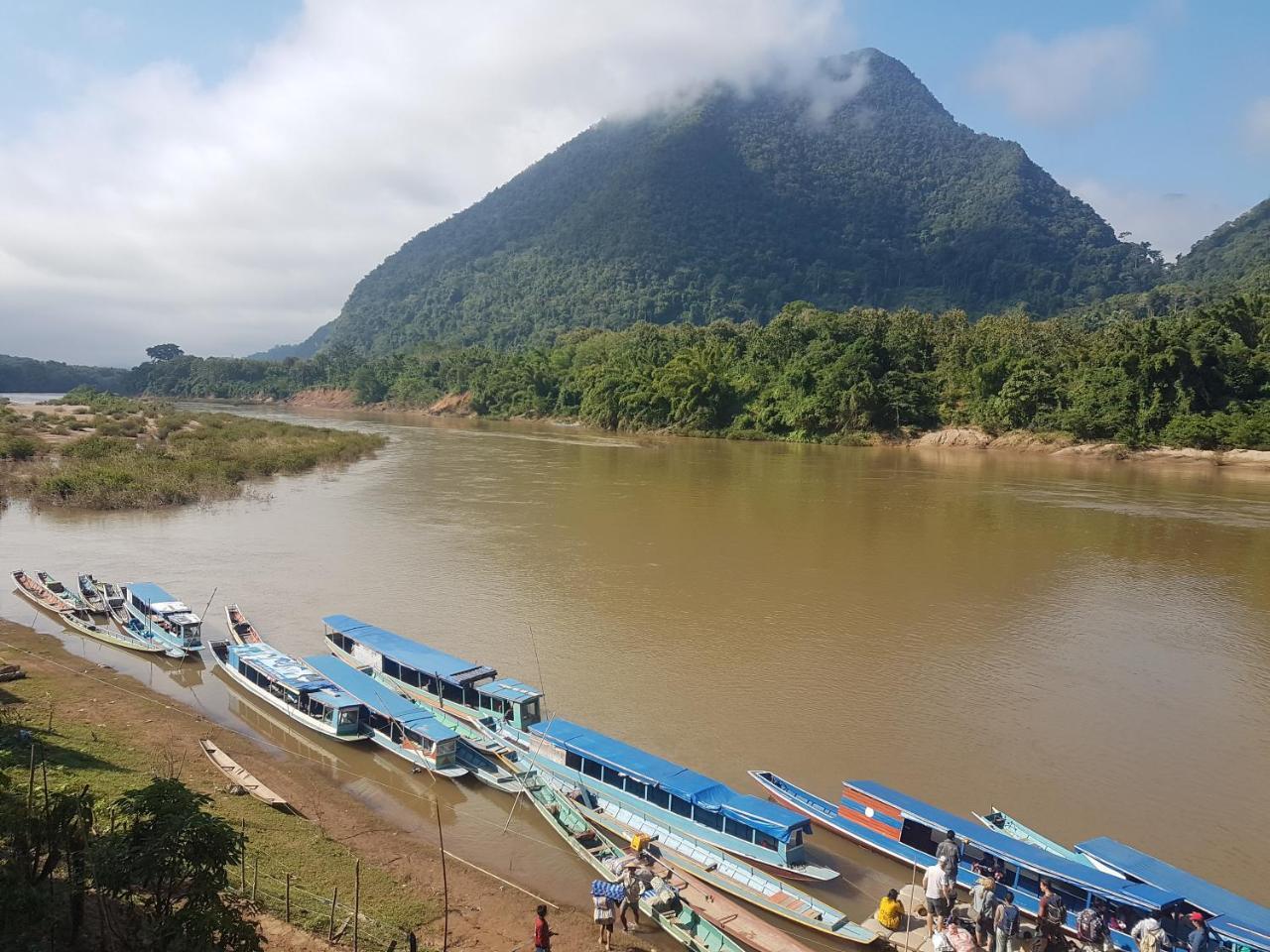Lattanavongsa Guesthouse And Bungalows Muang Ngoi エクステリア 写真