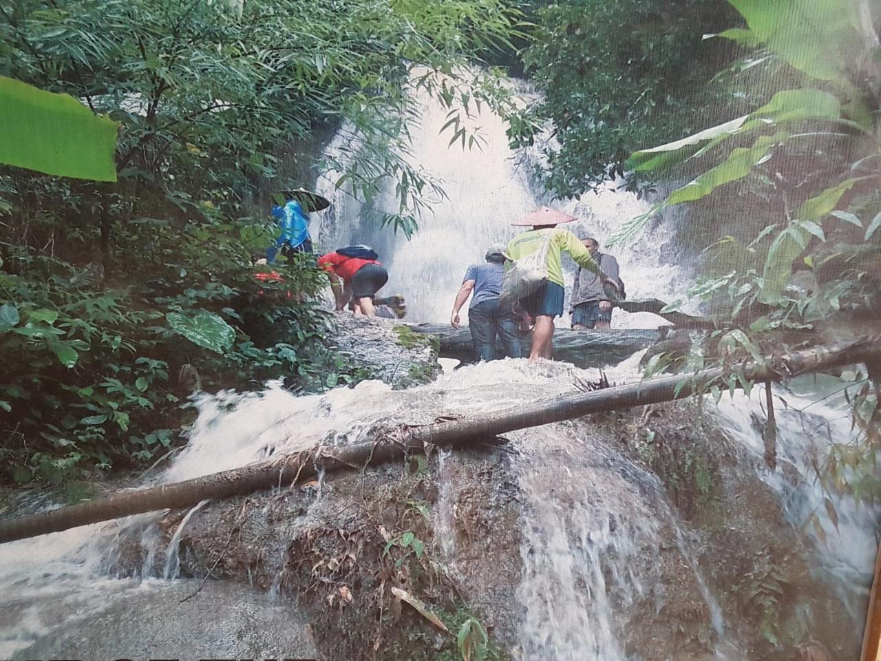 Lattanavongsa Guesthouse And Bungalows Muang Ngoi エクステリア 写真