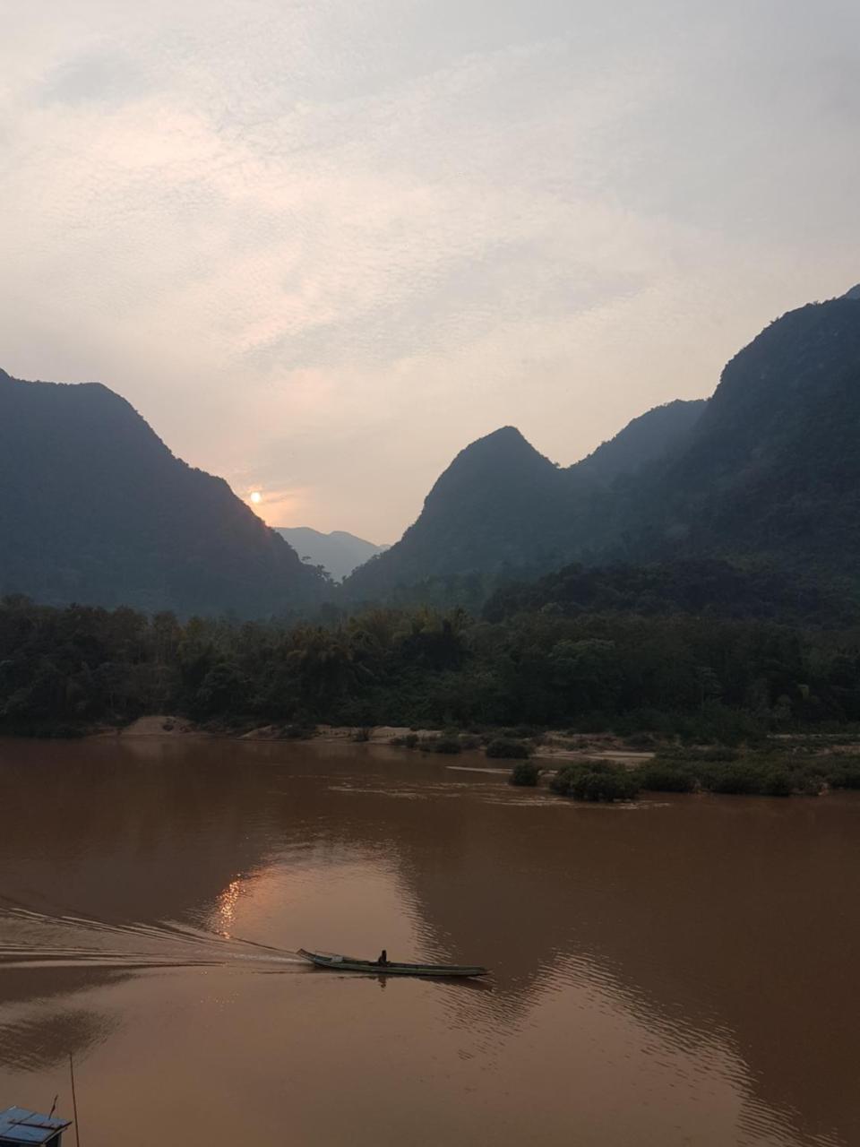 Lattanavongsa Guesthouse And Bungalows Muang Ngoi エクステリア 写真