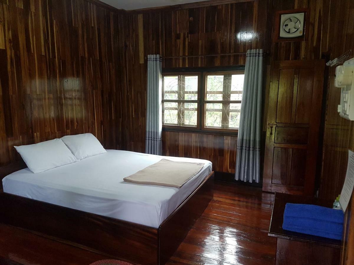 Lattanavongsa Guesthouse And Bungalows Muang Ngoi エクステリア 写真