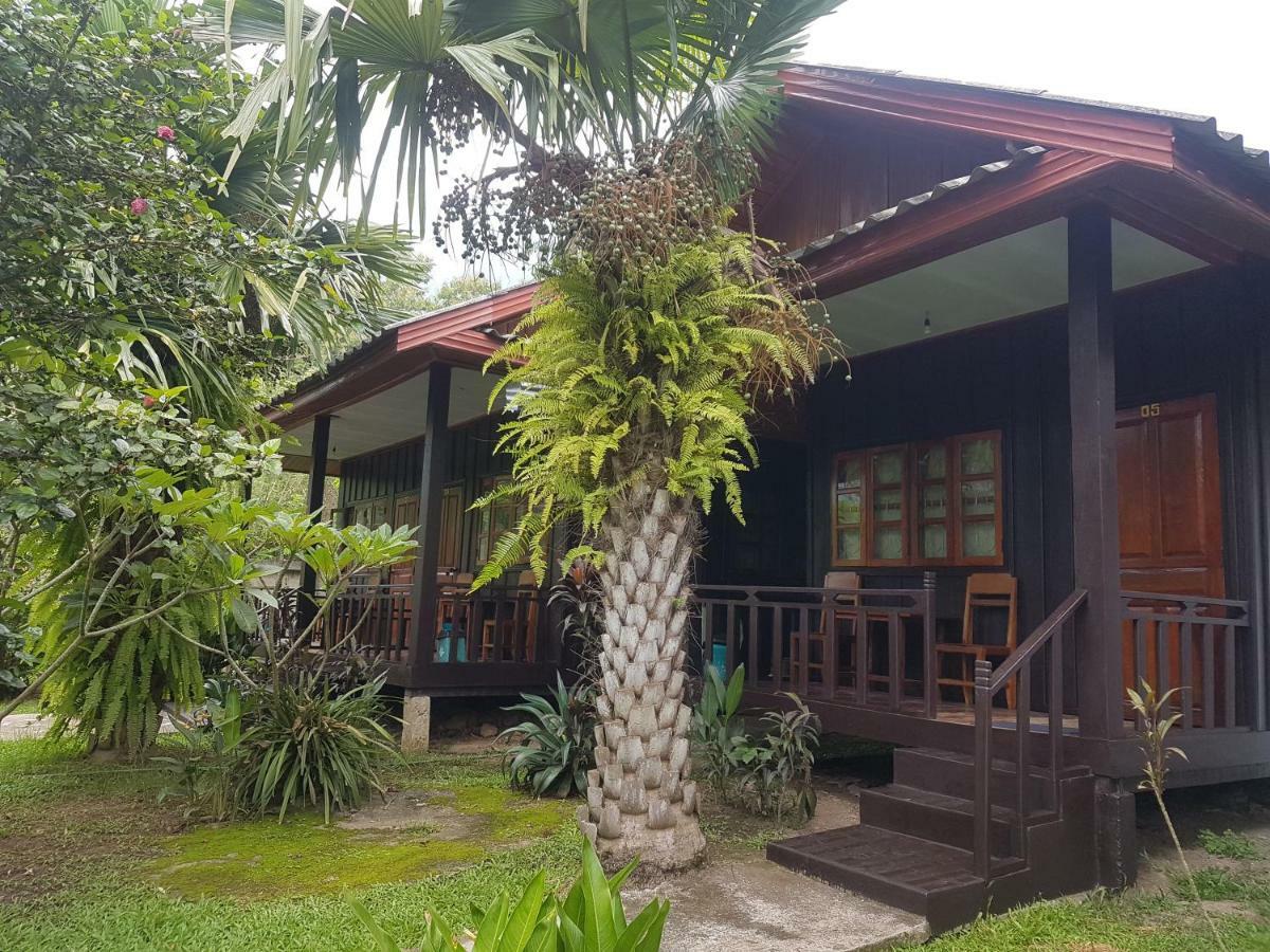 Lattanavongsa Guesthouse And Bungalows Muang Ngoi エクステリア 写真